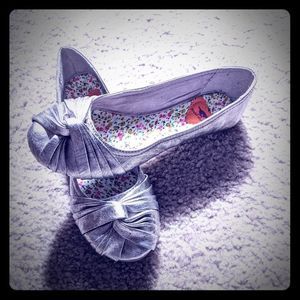 Rocketdogs Girls Silver Flats.